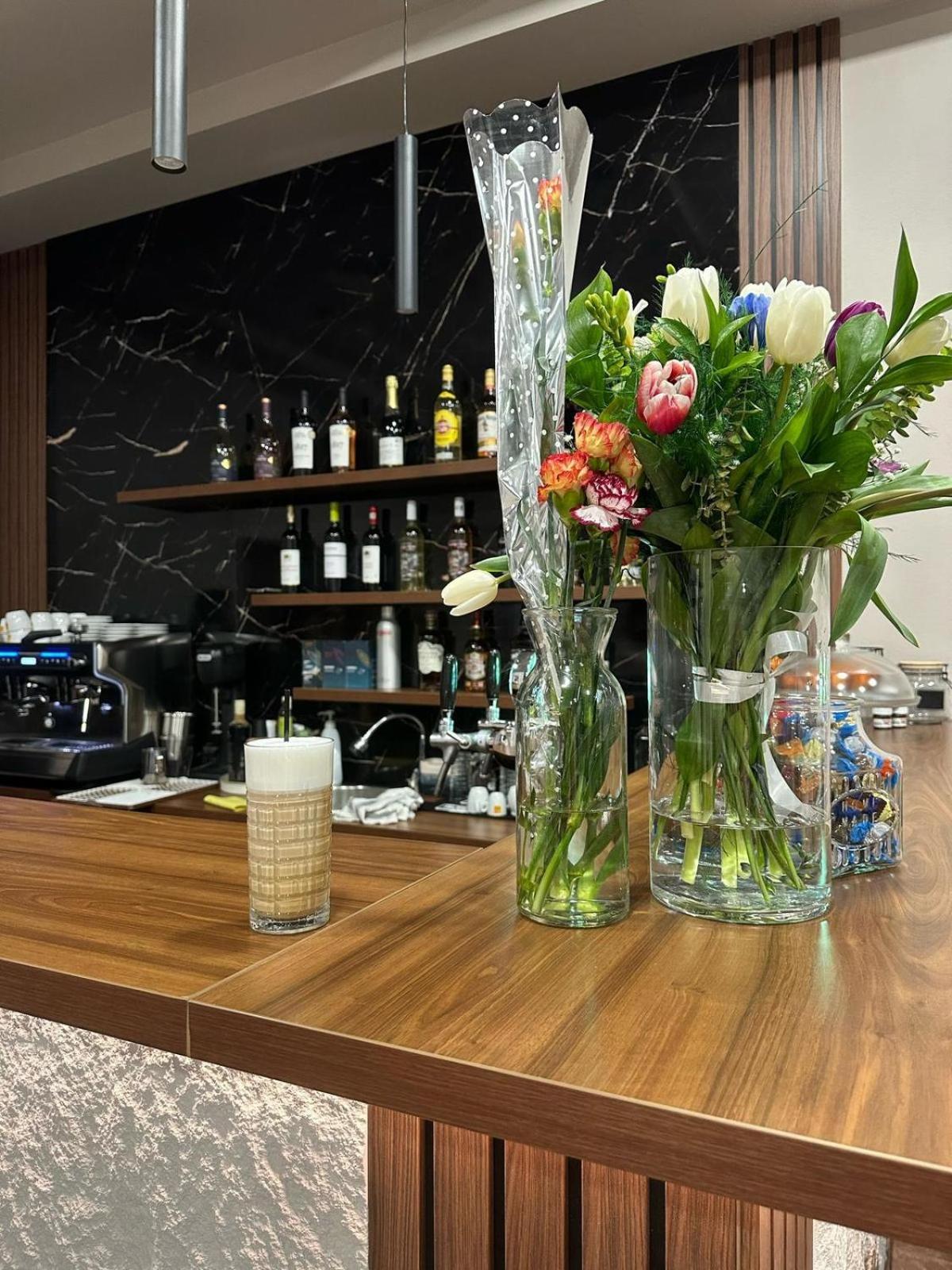 Coliseum Hotel Calafat Bagian luar foto