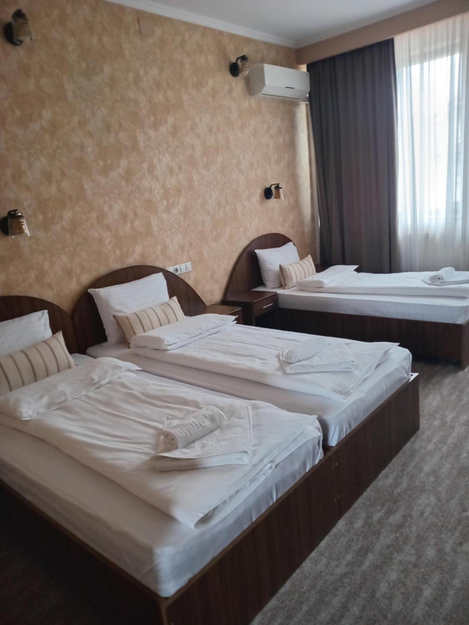 Coliseum Hotel Calafat Bagian luar foto