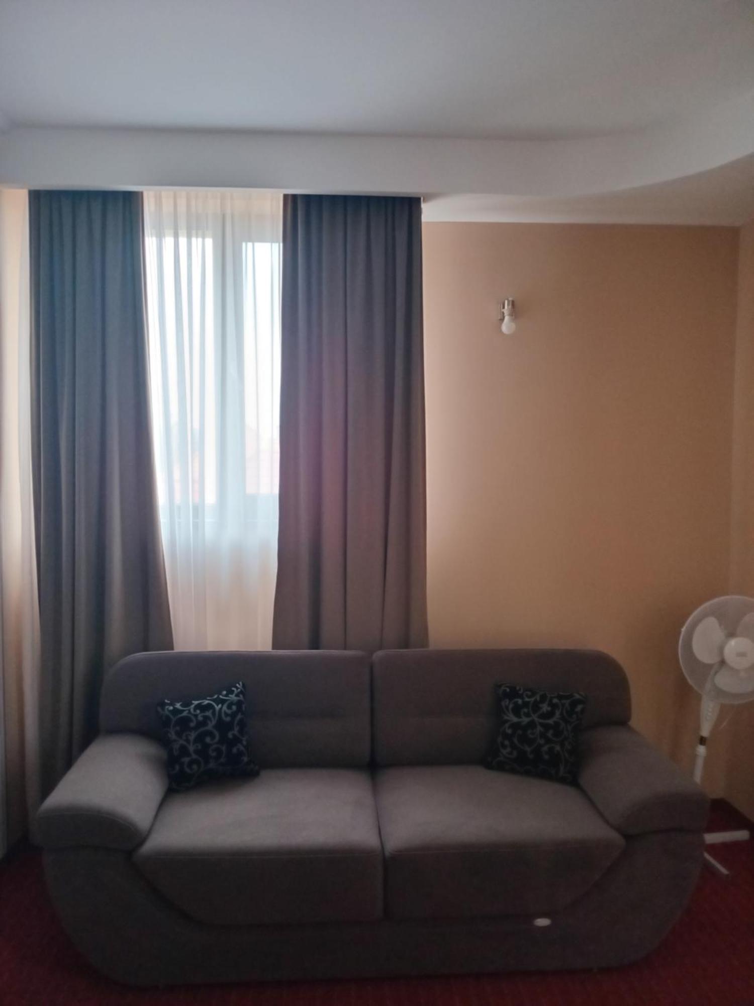 Coliseum Hotel Calafat Bagian luar foto