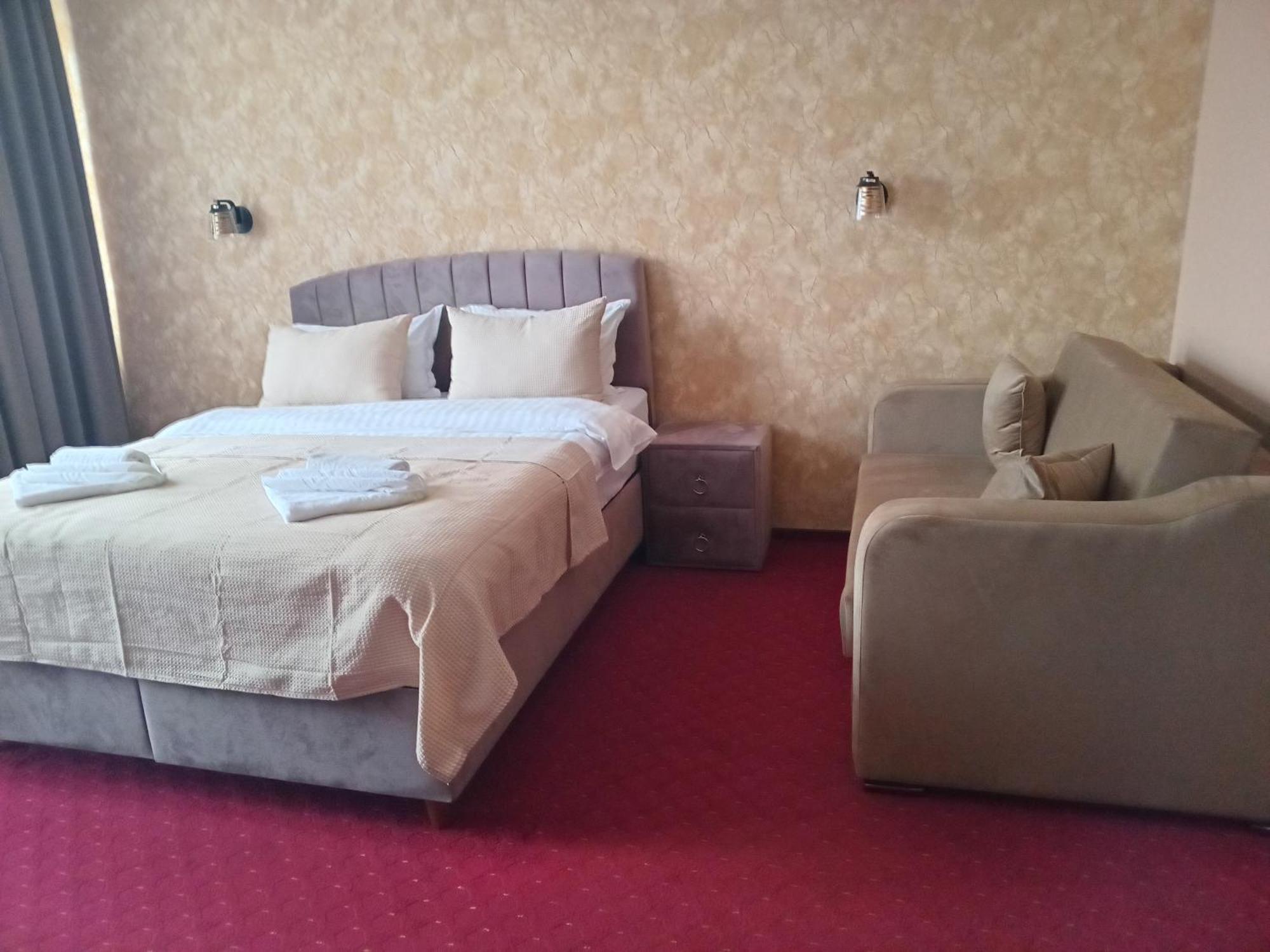 Coliseum Hotel Calafat Bagian luar foto